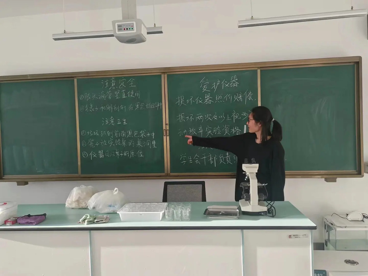 Shandong University — A student-led biology lesson at SDU’s Experimental School, April 2024.